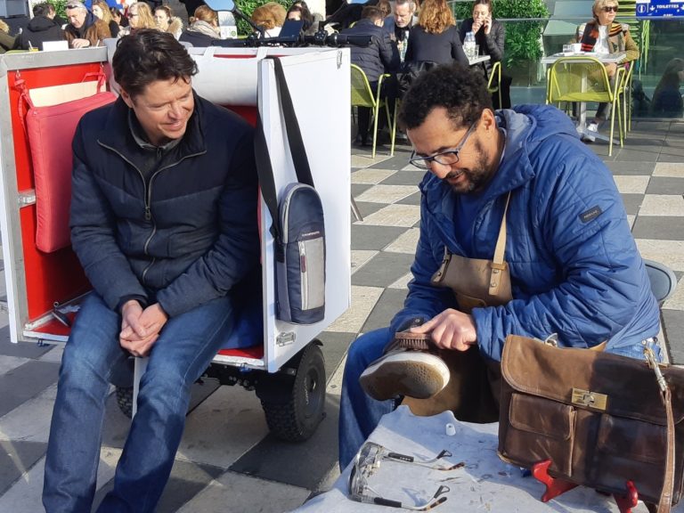 Mohamed Benazza, cireur de chaussures ambitieux de Nice