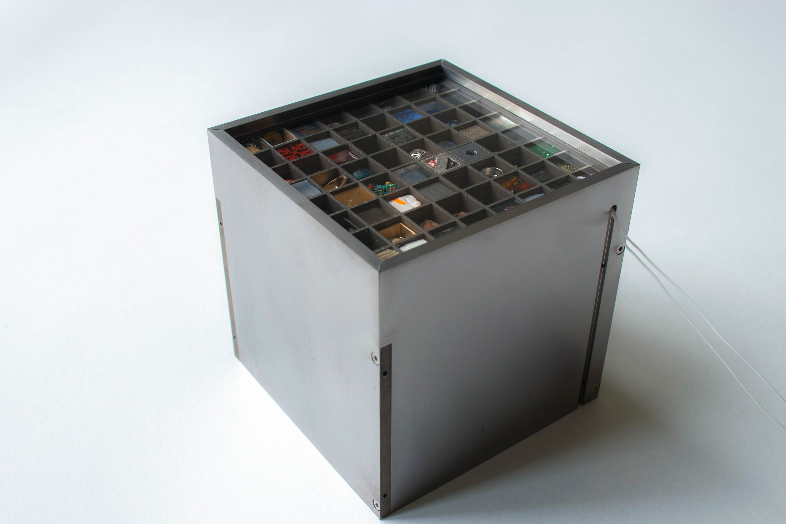 moon_gallery_side_box2