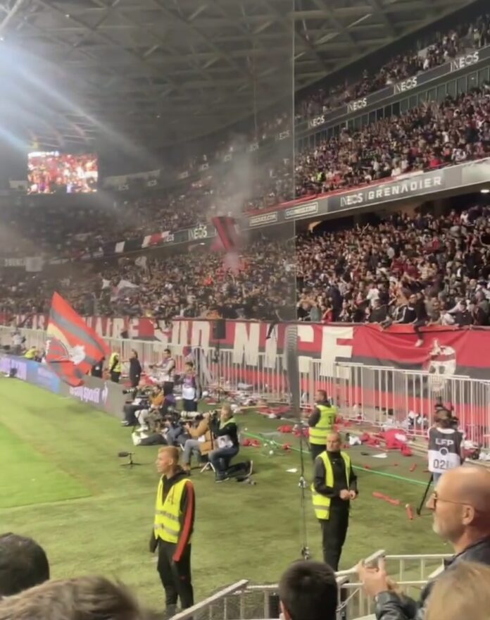 Fumigène allumé après le but niçois contre l’Olympique de Marseille © Simon Legentil