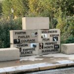 Petit_monument_près_d’une_fontaine_-_violence_faite_aux_femmes_-_Auxerre