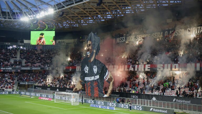 Avant le coup d'envoi, Dante a été célébré en tribune (Mya Seddik - Allianz Riviera)